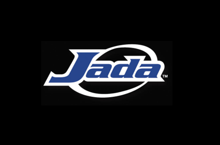 Logo de Jada avec le texte en bleu sur fond noir.